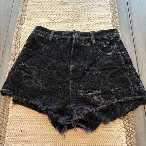 Free People Black Etienne Field Ultra High Rise Embroidered Floral Shorts Sz 26 - Picture 1 of 9
